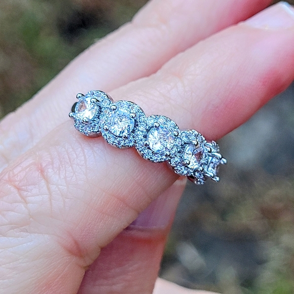 Cold As Ice Diamond Clear Crystal 925 Silver Round Diamond Halo Wedding Ring - Picture 7 of 16